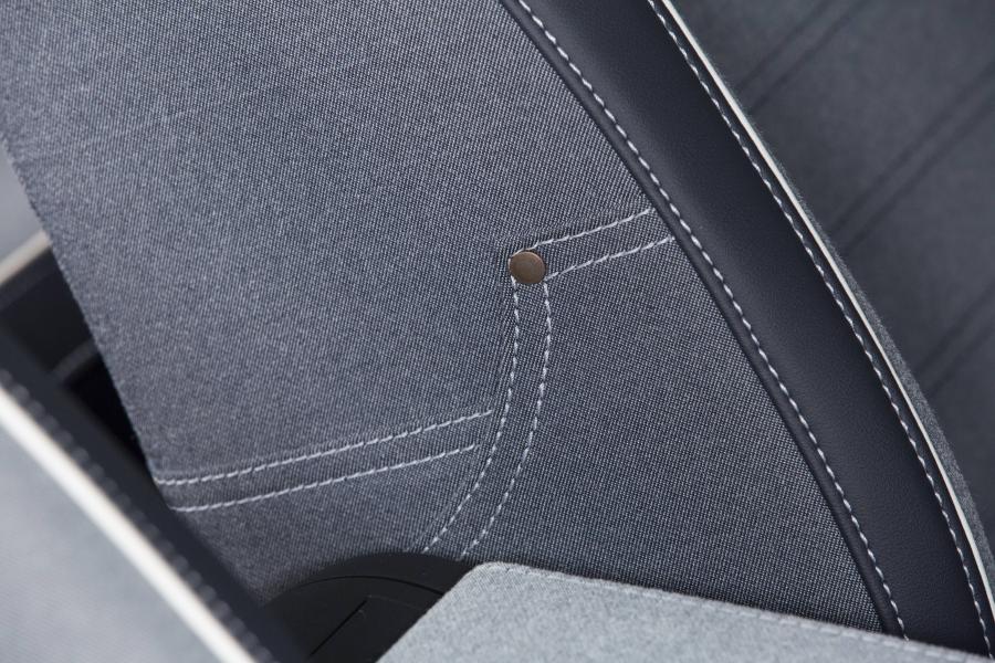 Детали интерьера Volkswagen Beetle Convertible Denim 2016 года  (фото 38 из 41)